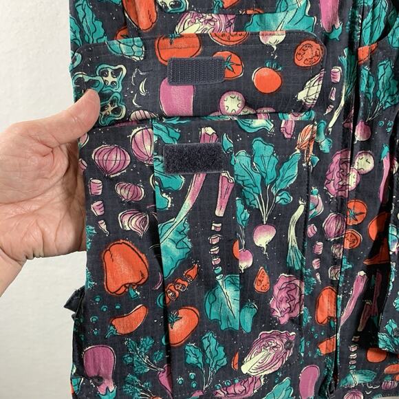 Duluth Trading Heirloom Gardening Vest Womens Size XL Vegetable Print Pockets - Picture 3 of 16